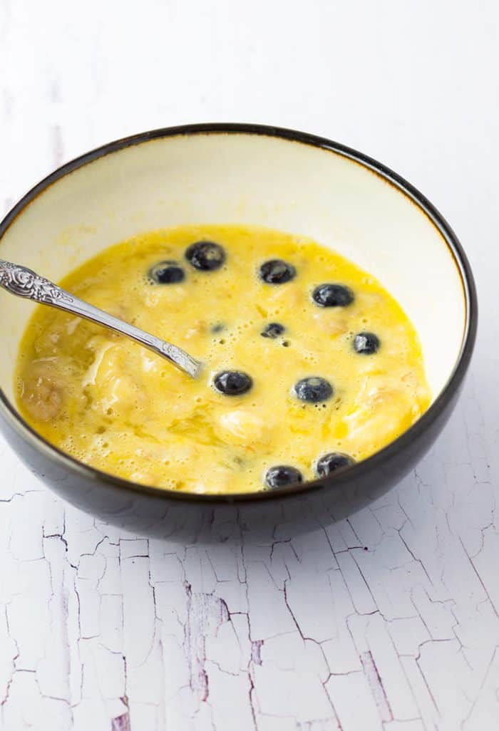 bananas blueberries and eggs