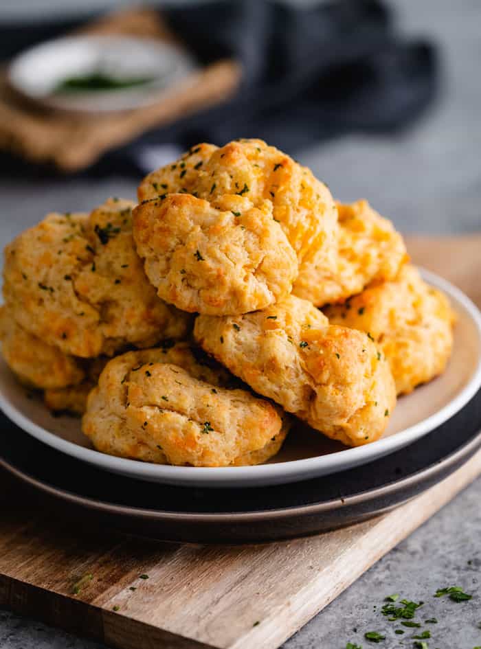 Cheddar Bay Biscuits The Cozy Cook