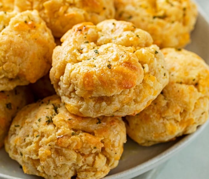https://thecozycook.com/wp-content/uploads/2019/02/Cheddar-Bay-Biscuits-f.jpg