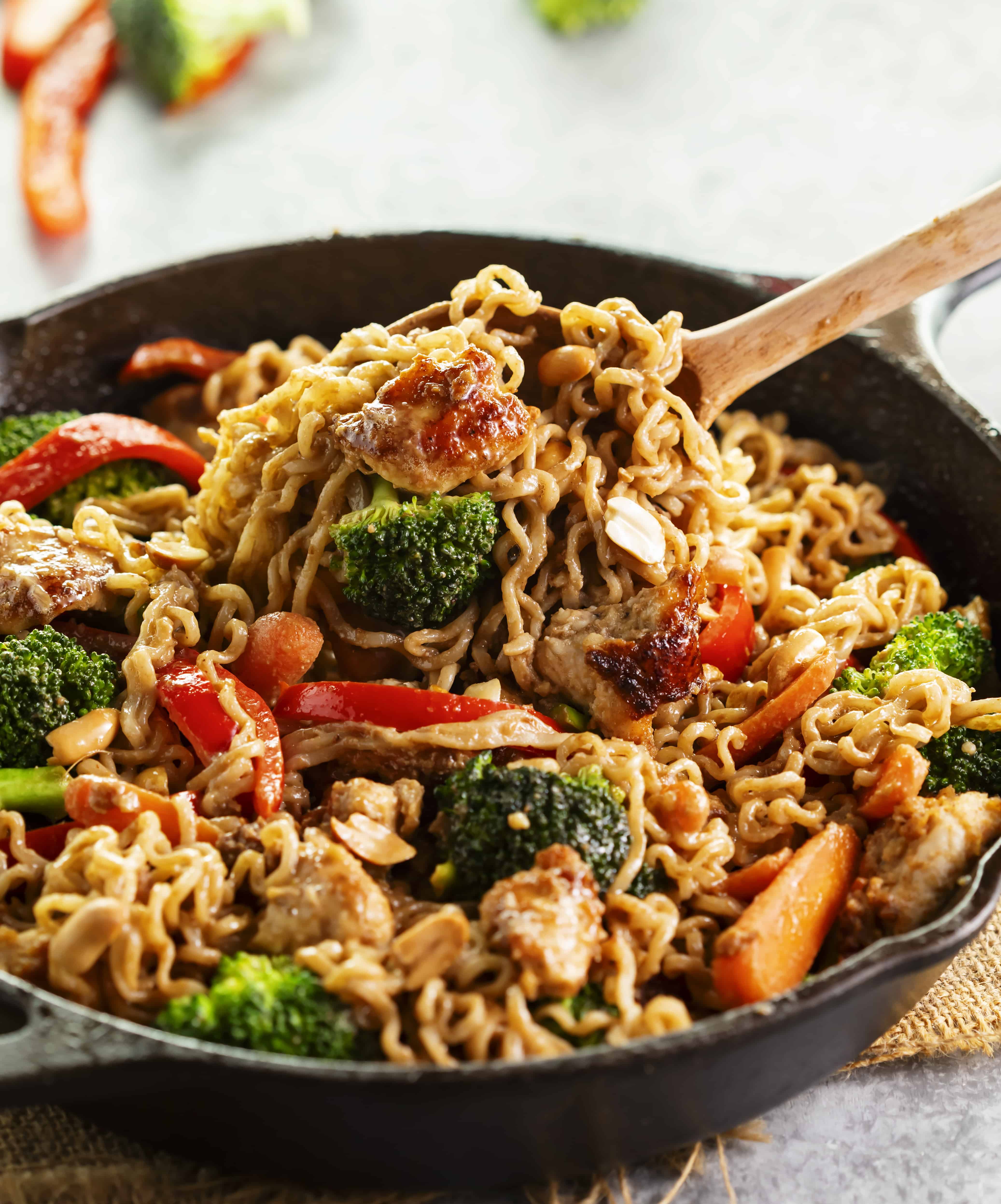 Ramen Noodle Chicken Stir Fry with Peanut Sauce - The Cozy ...