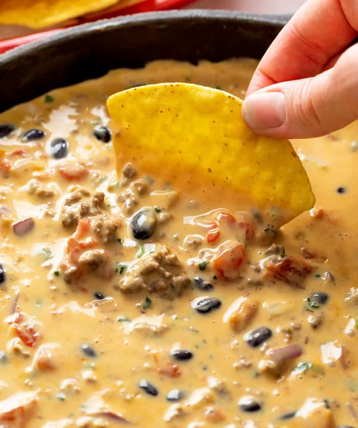 Easy Crockpot Velveeta Rotel Cheese Dip