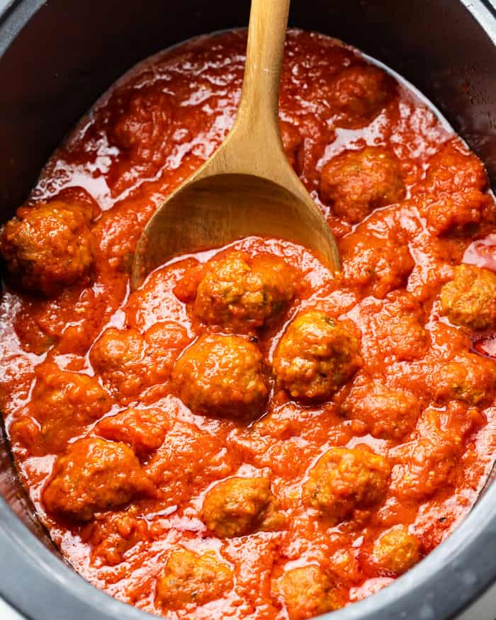A Slow Cooker filled with Meatballs and Marinara Sauce