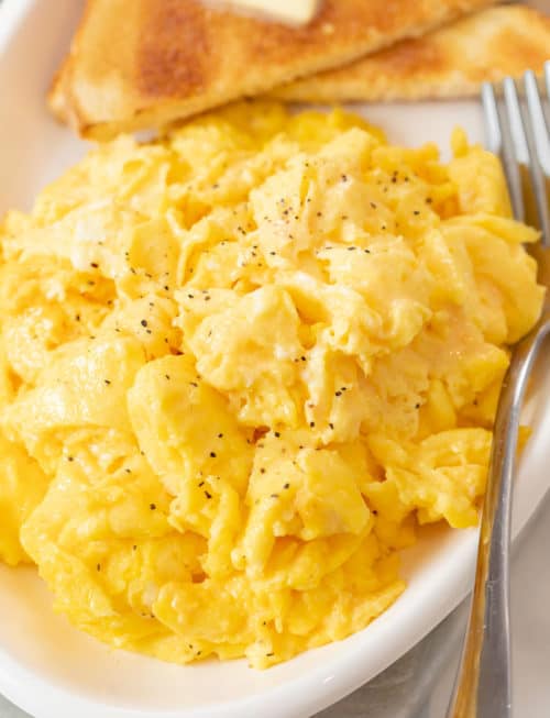 Fluffy Scrambled Eggs (Step by Step!) - The Cozy Cook