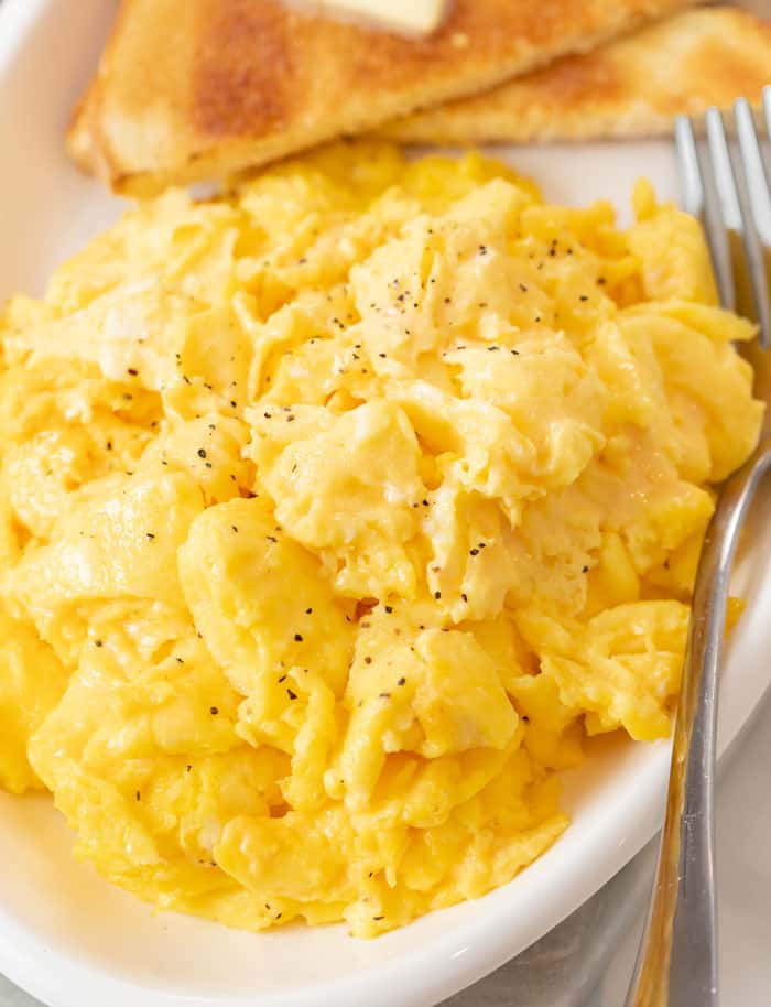 Fluffy Scrambled Eggs (Step by Step!) - The Cozy Cook