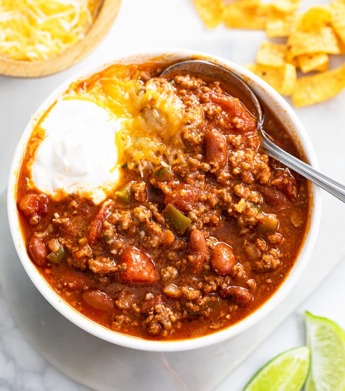 Easy Chili Recipe - The Cozy Cook