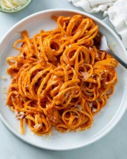 A meatless recipe of Roasted Red Pepper Pasta