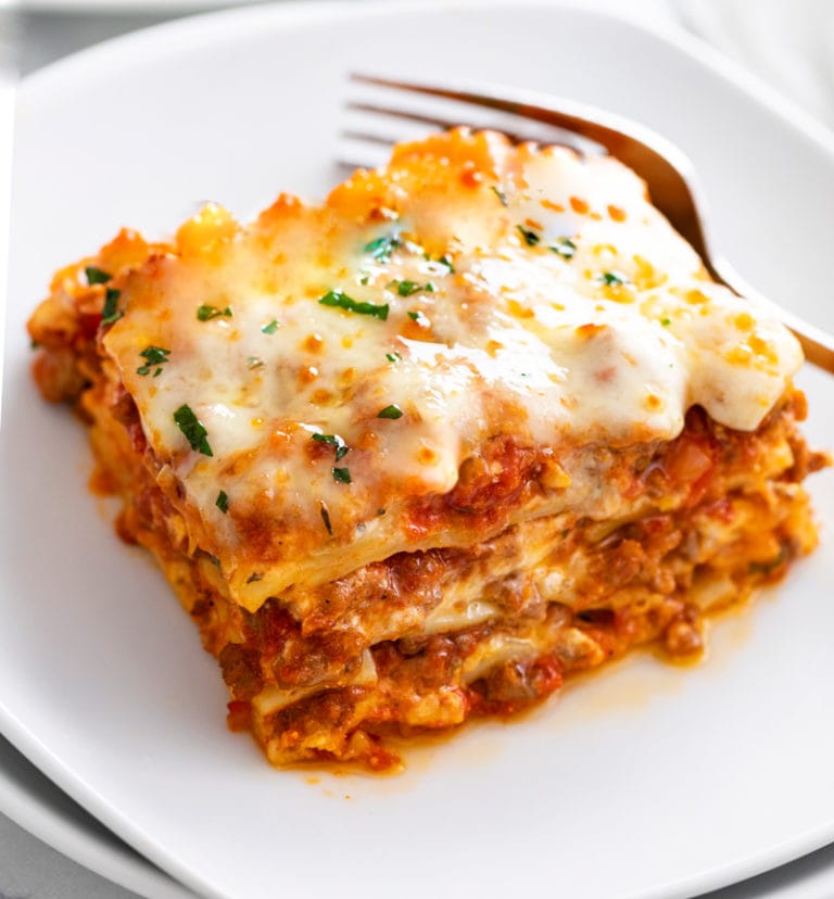 Easy Lasagna Recipe - The Cozy Cook