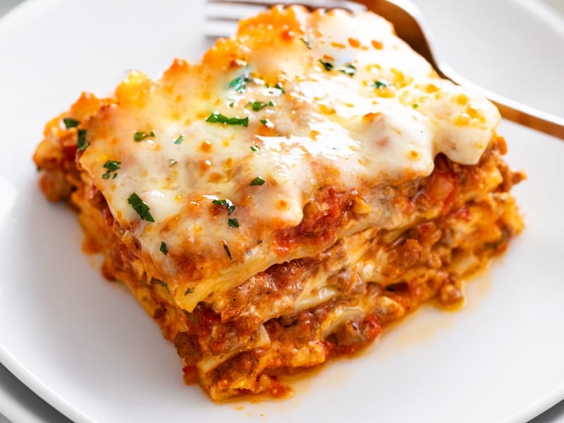 Easy Lasagna Recipe - The Cozy Cook